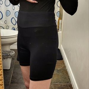 ✨️5/25✨️Black biker shorts with pockets